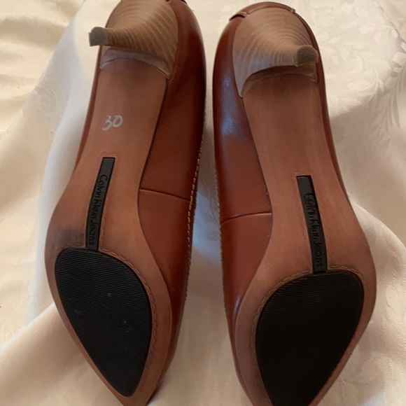๐2 for $30.๐ Calvin Klein Jeans business shoes (OLCC) - Picture 2 of 9